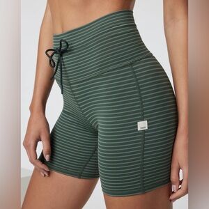 Vuori Daily Short - BNWT